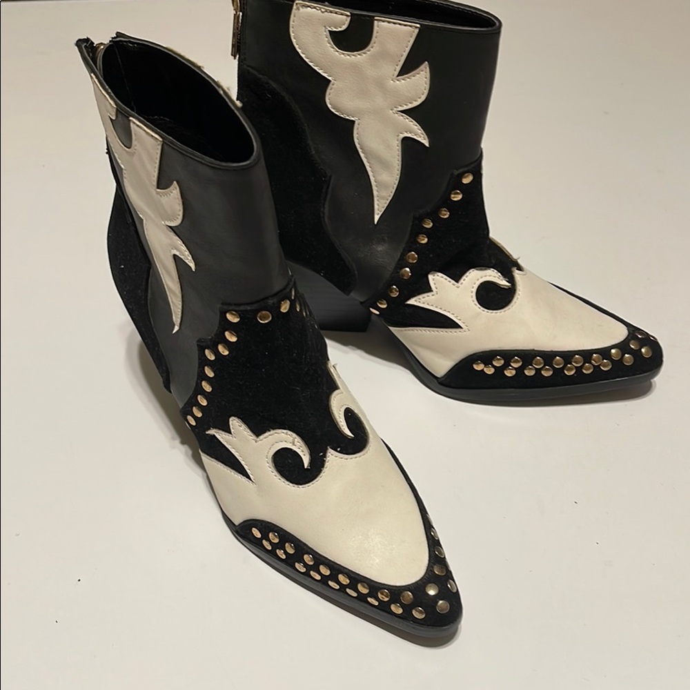Cape Robbin Women’s Black Cream NFR Western Cowgirl Ankle Boots Size 6.5